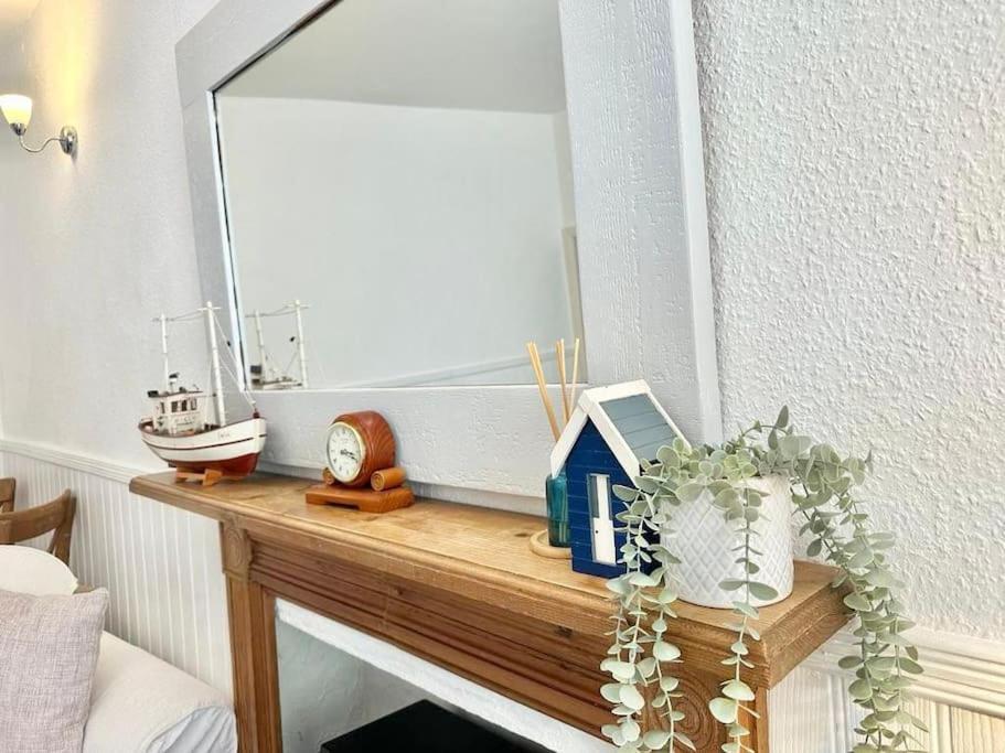 Ship Cottage Tenby Beach 50M Extérieur photo