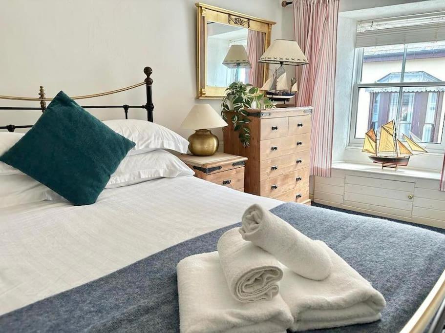 Ship Cottage Tenby Beach 50M Extérieur photo