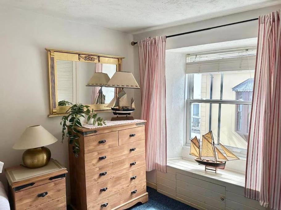 Ship Cottage Tenby Beach 50M Extérieur photo