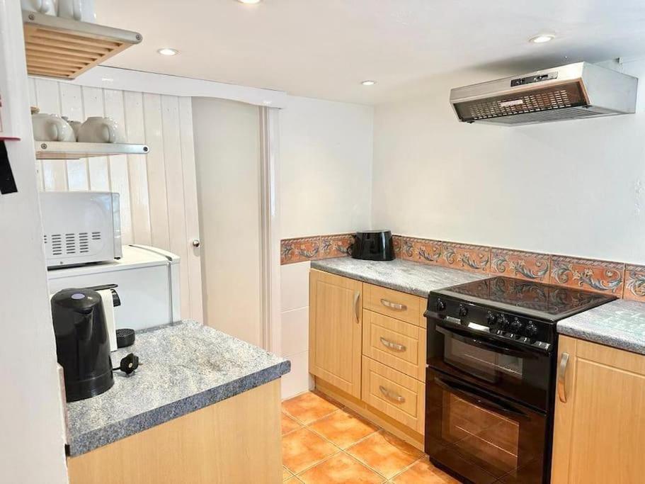 Ship Cottage Tenby Beach 50M Extérieur photo